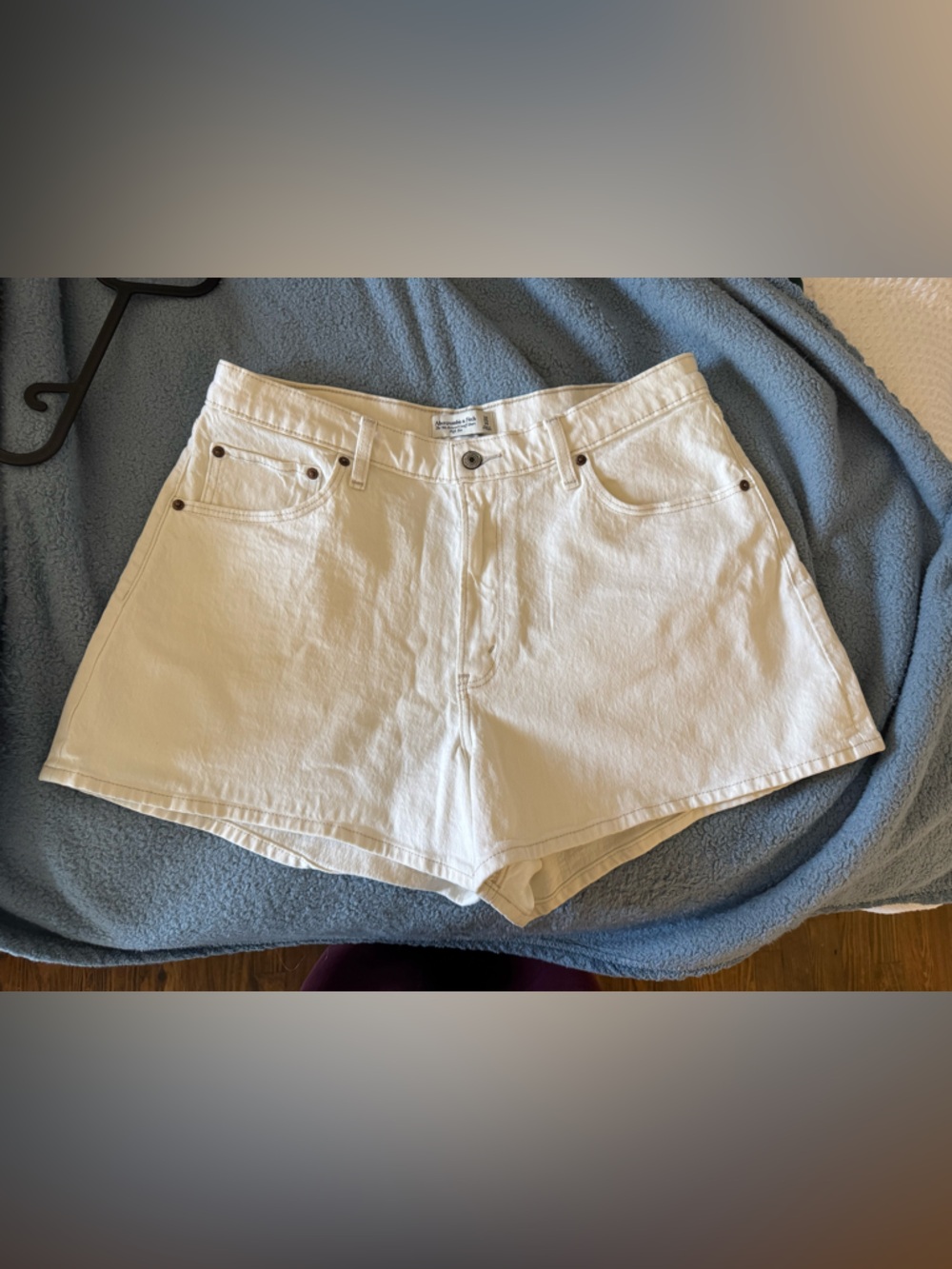 Abercrombie & Fitch The 90’s Relaxed Cutoff Short High Rise